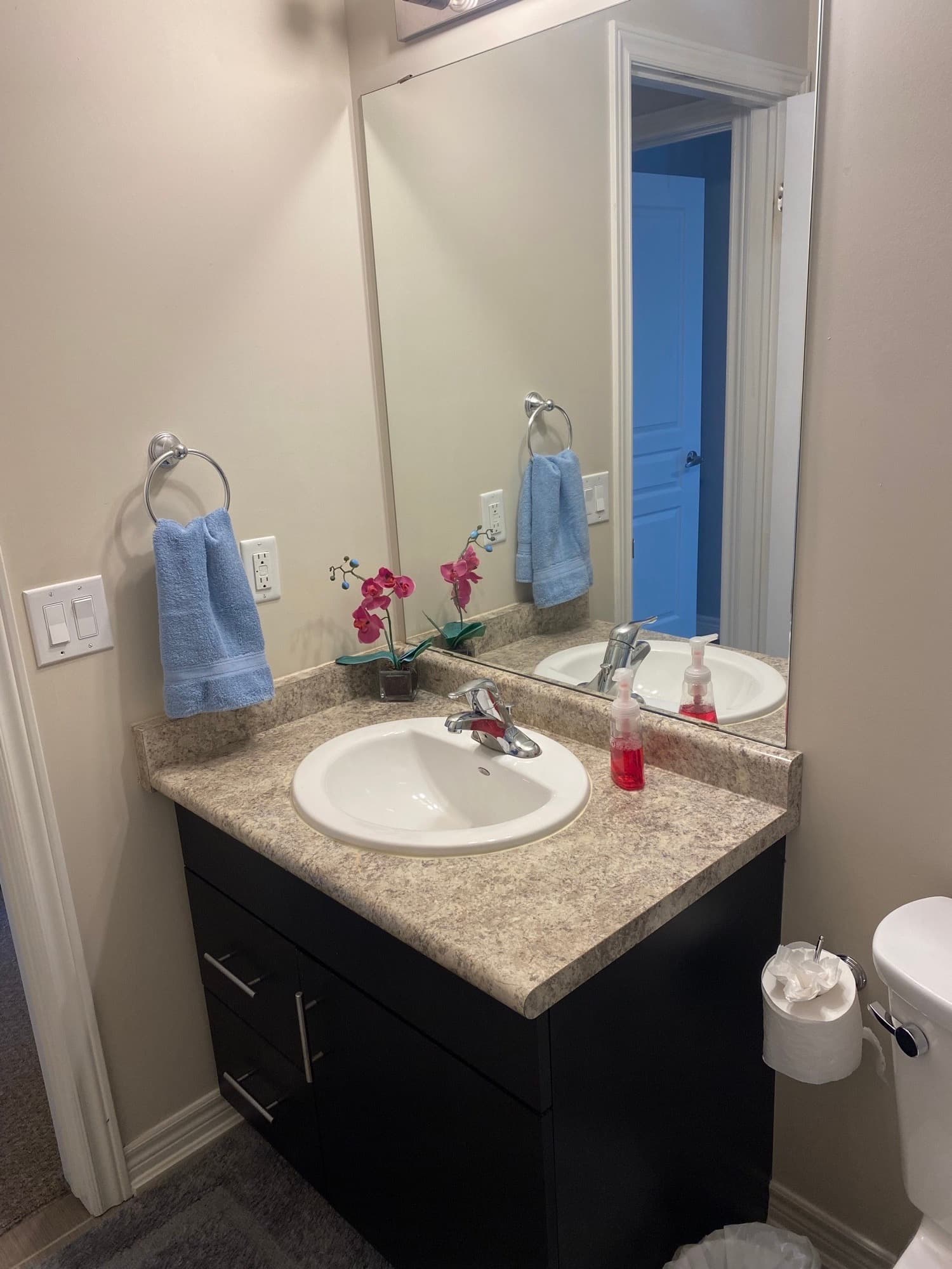 Bathroom vanity with mirror and fresh towels